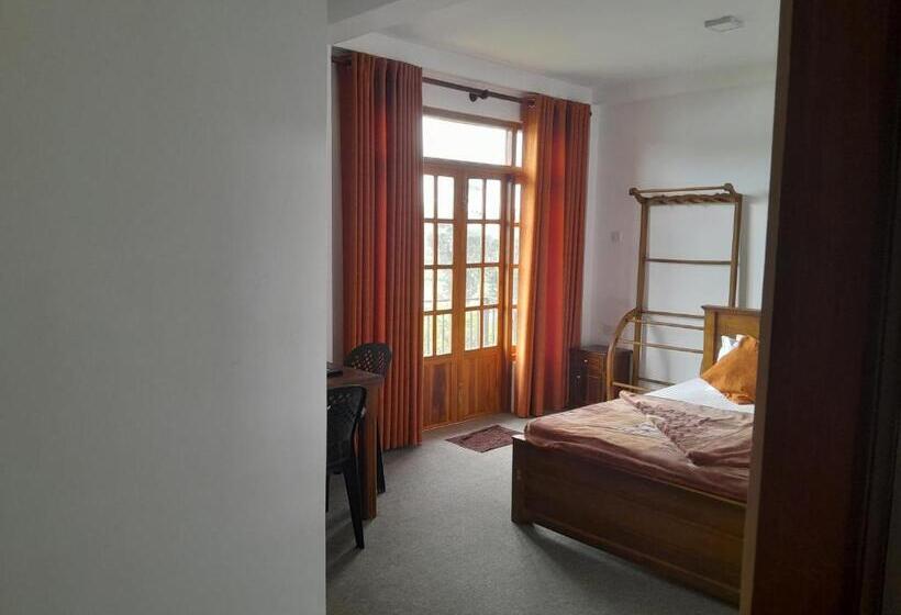 בית מלון כפרי Creek View Inn