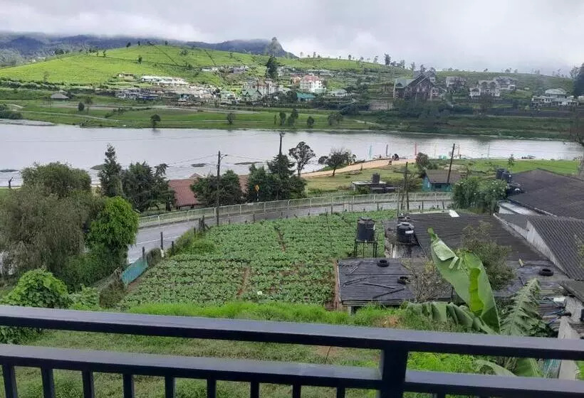 ホテル Creek View Inn