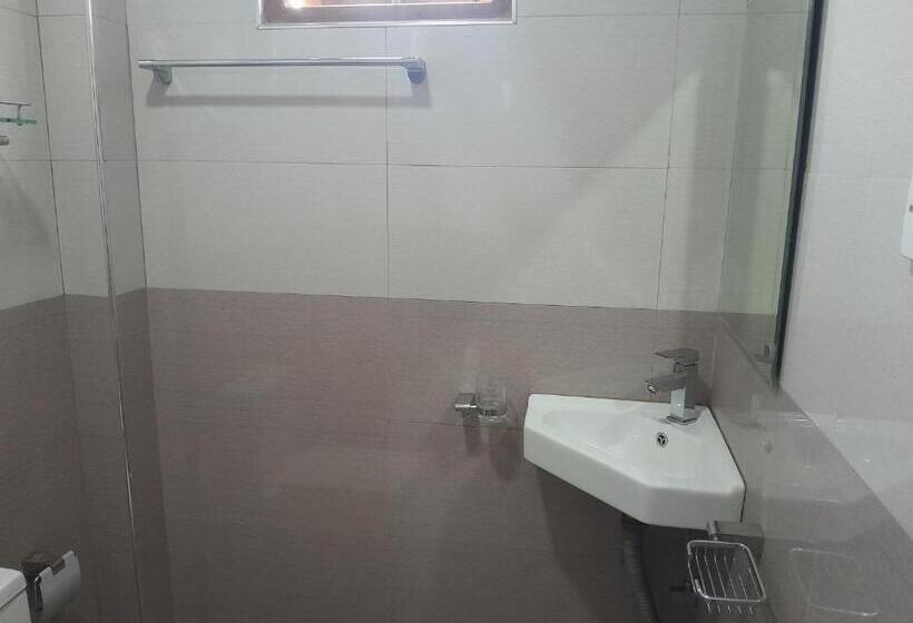 בית מלון כפרי Creek View Inn