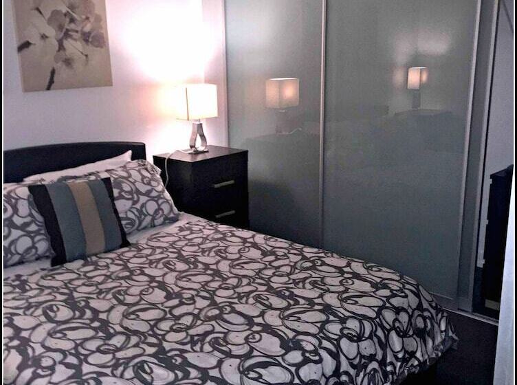 בית מלון כפרי Pelicanstay In Toronto Fashion District