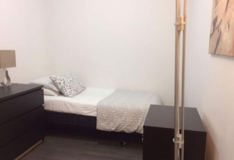 בית מלון כפרי Pelicanstay In Toronto Fashion District