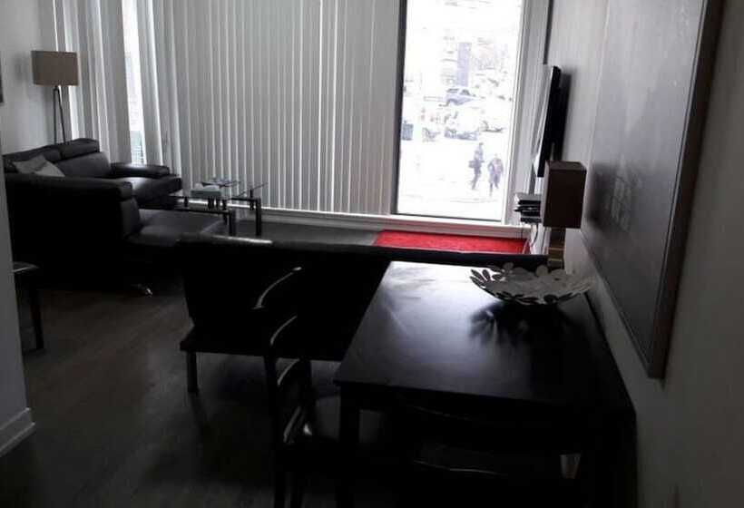 בית מלון כפרי Pelicanstay In Toronto Fashion District