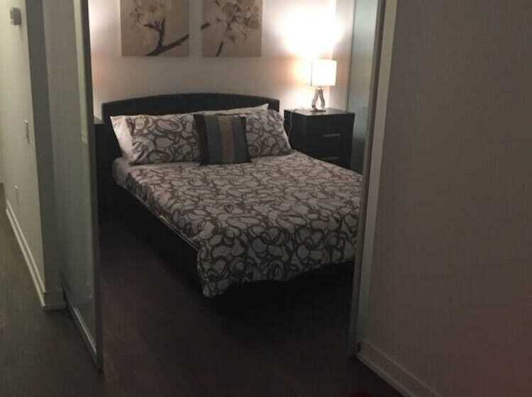 בית מלון כפרי Pelicanstay In Toronto Fashion District