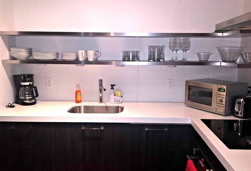 בית מלון כפרי Pelicanstay In Toronto Fashion District