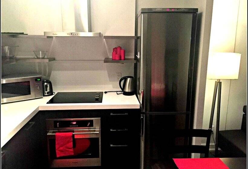 בית מלון כפרי Pelicanstay In Toronto Fashion District