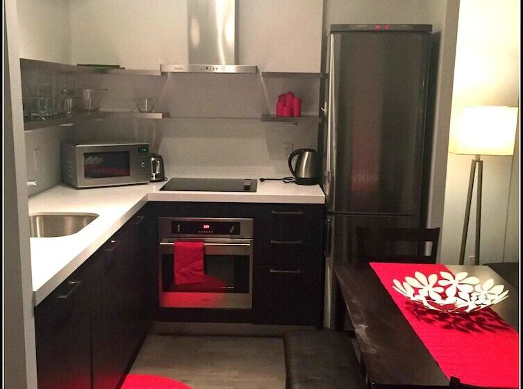 בית מלון כפרי Pelicanstay In Toronto Fashion District