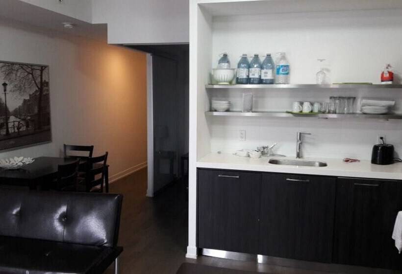 בית מלון כפרי Pelicanstay In Toronto Fashion District