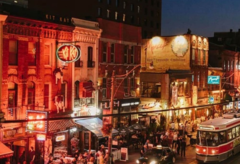 בית מלון כפרי Pelicanstay In Toronto Fashion District