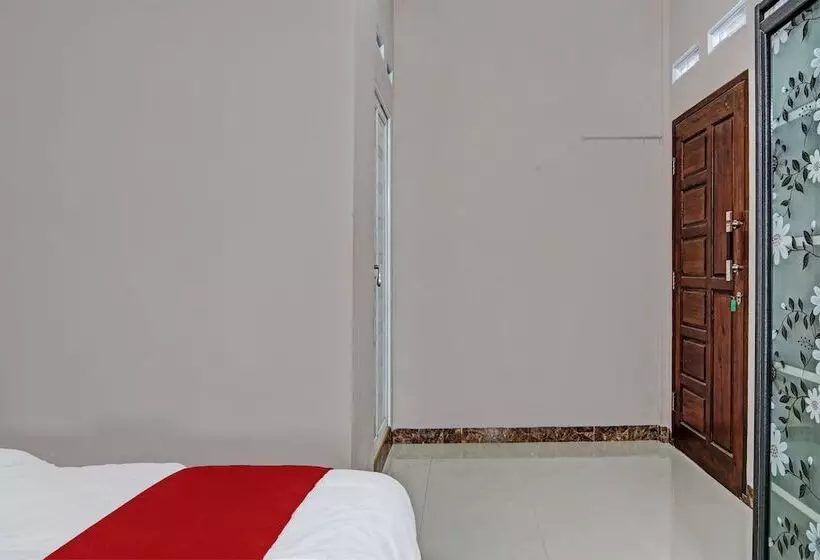 Hotelli Putri Homestay Syariah By Oyo