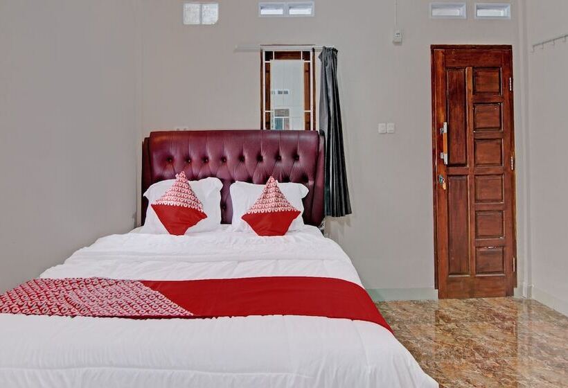 هتل Putri Homestay Syariah By Oyo