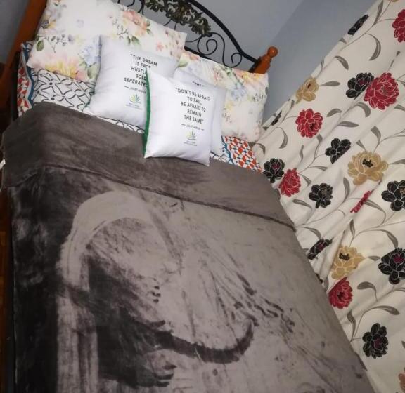 پانسیون Juliet Guest House Near Enchanted Kingdom