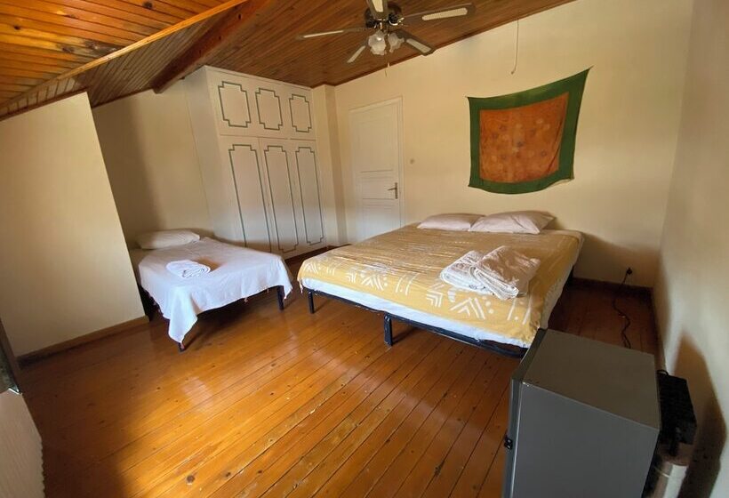 بنسيون Moon Ayvalık