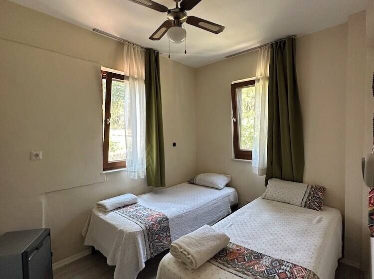 بنسيون Moon Ayvalık