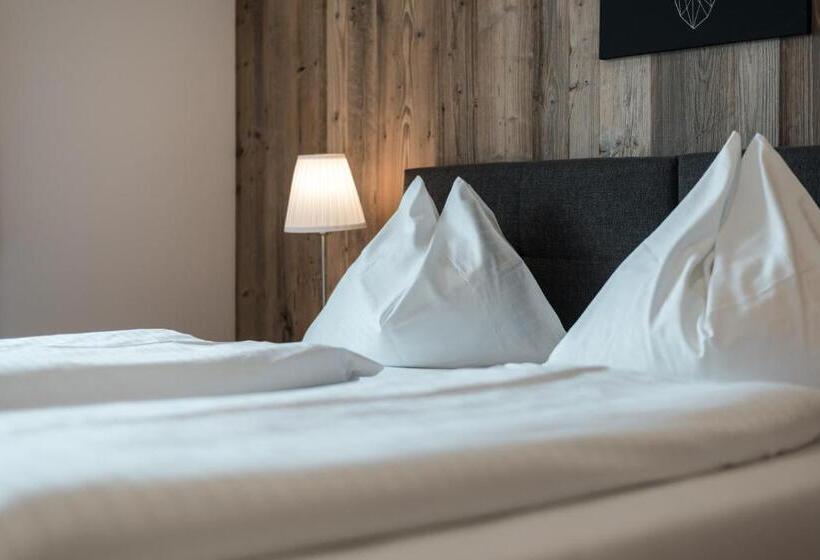 ユースホステル Jugendgästehaus Sportheim