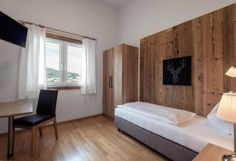 ユースホステル Jugendgästehaus Sportheim