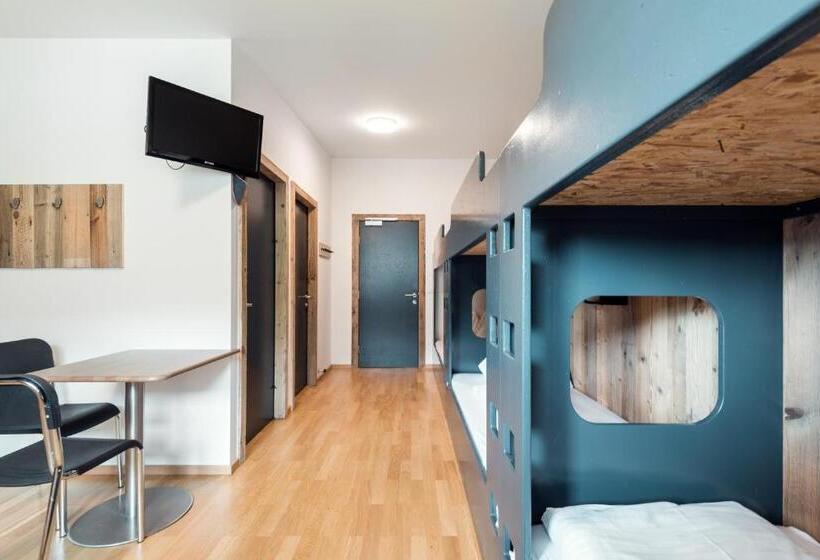 ユースホステル Jugendgästehaus Sportheim