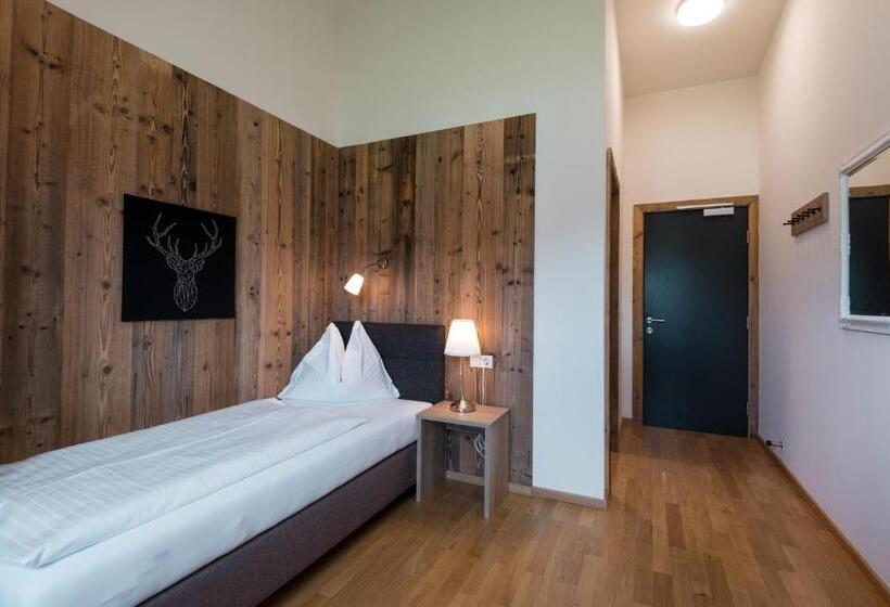 ユースホステル Jugendgästehaus Sportheim