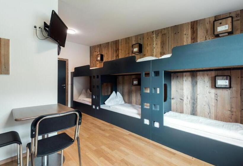 ユースホステル Jugendgästehaus Sportheim