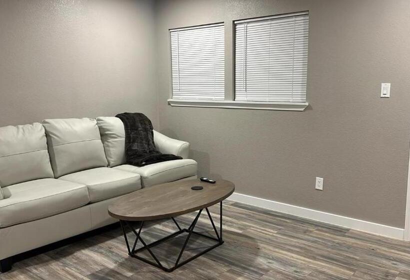 Apt 3 Roman At High Plains Lodge