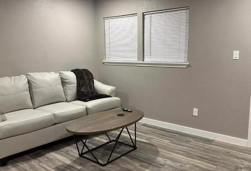 Apt 3   Roman At High Plains Lodge