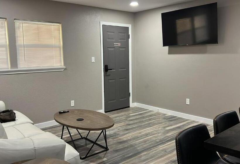 Apt 3 Roman At High Plains Lodge