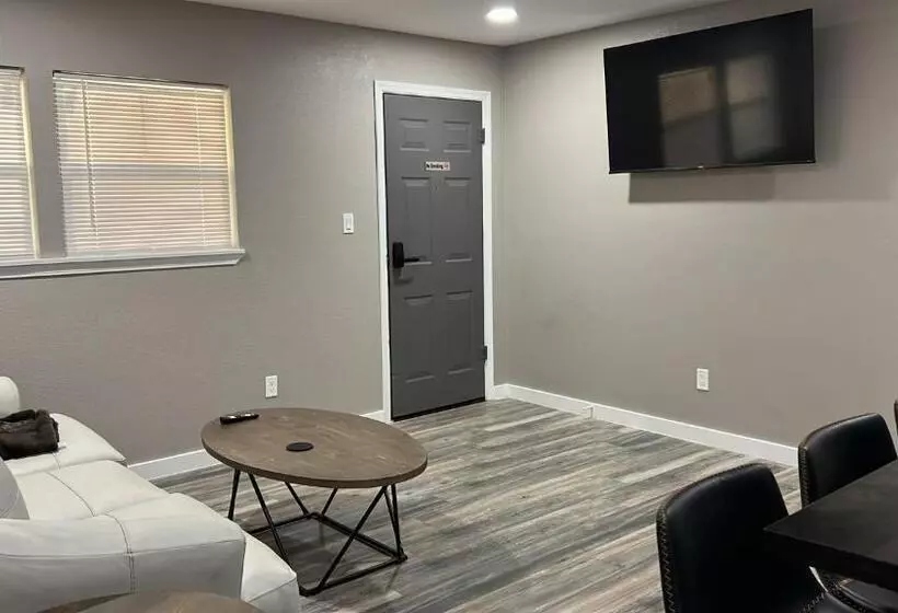 Apt 3   Roman At High Plains Lodge