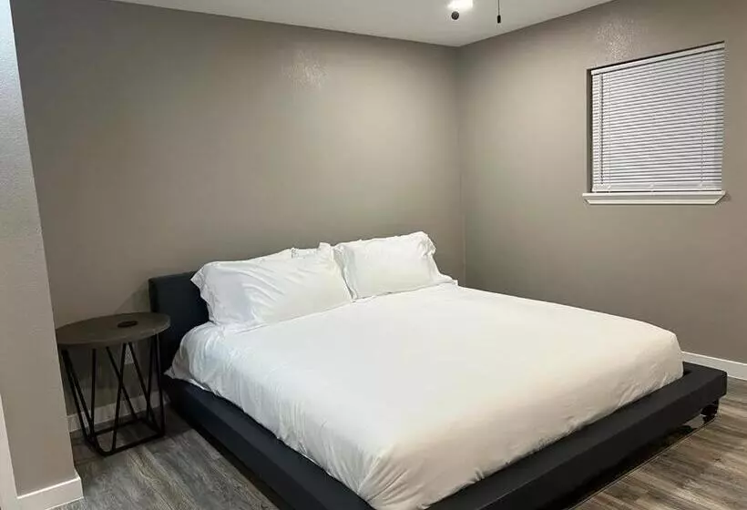 Apt 3   Roman At High Plains Lodge