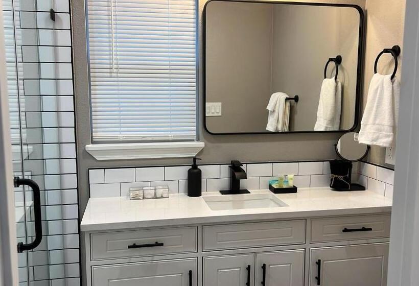 Apt 3 Roman At High Plains Lodge