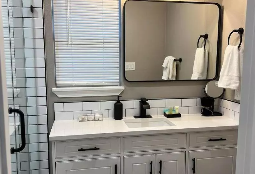 Apt 3   Roman At High Plains Lodge