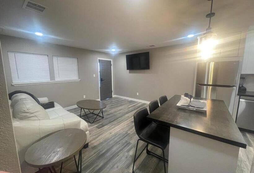 Apt 3 Roman At High Plains Lodge