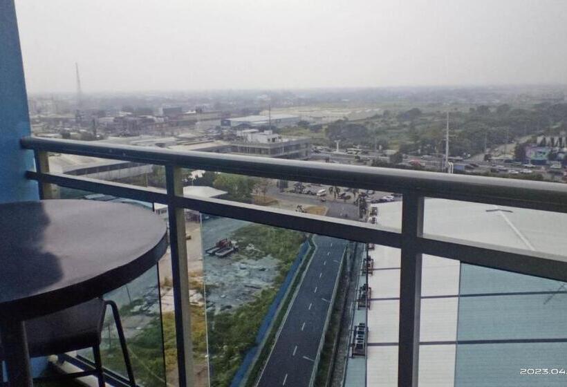 Bed and Breakfast Cozy Condo With City View