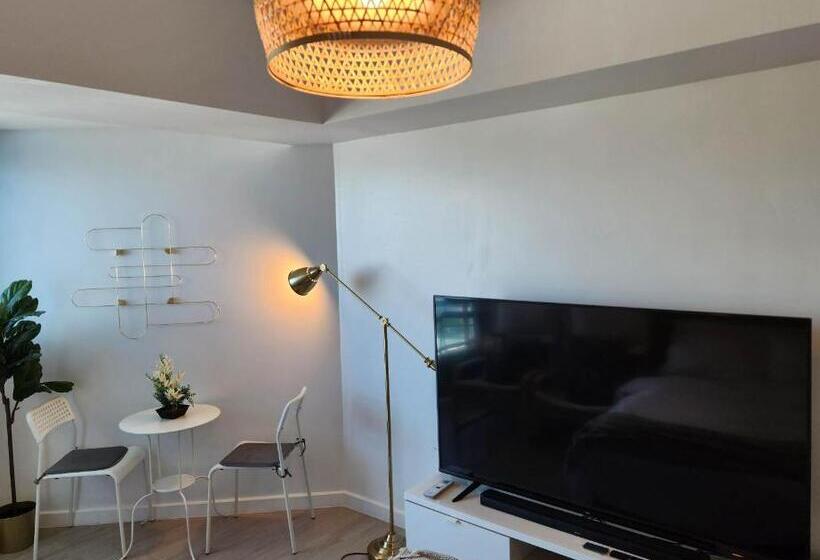 Bed and Breakfast Cozy Condo With City View