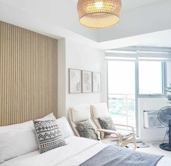 Bed and Breakfast Cozy Condo With City View