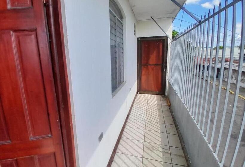 تختخواب و صبحانه Hostal Jusa