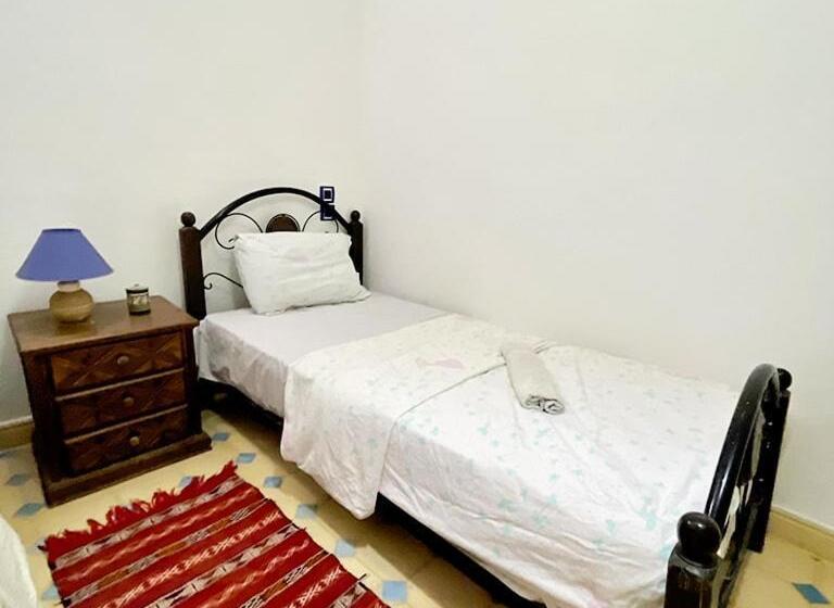 تختخواب و صبحانه Line Up Surf Morocco