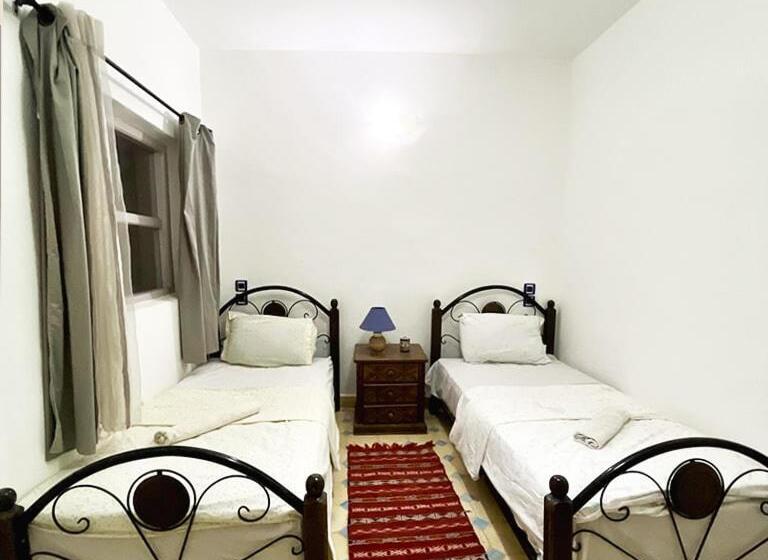 تختخواب و صبحانه Line Up Surf Morocco