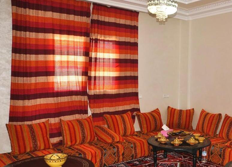 تختخواب و صبحانه Line Up Surf Morocco