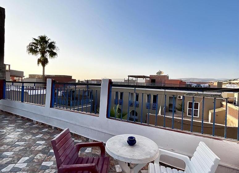 تختخواب و صبحانه Line Up Surf Morocco