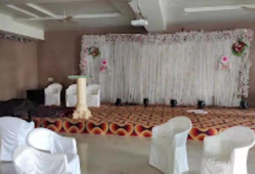 Hotelli Buldana Urban Residency Club , Buldana