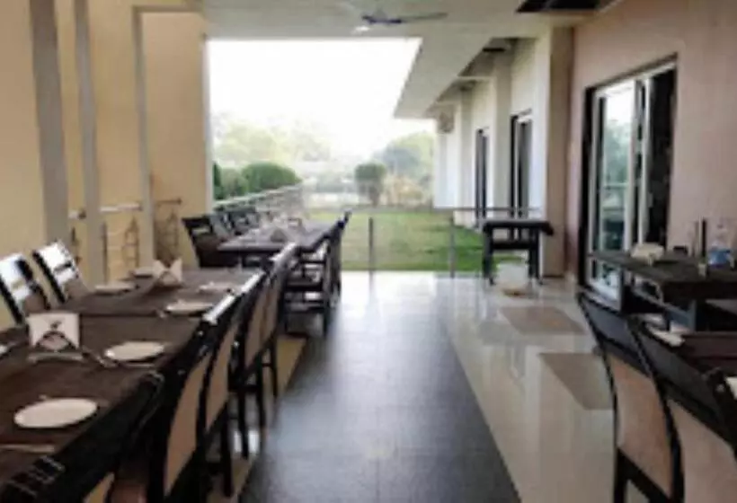 Hotelli Buldana Urban Residency Club , Buldana