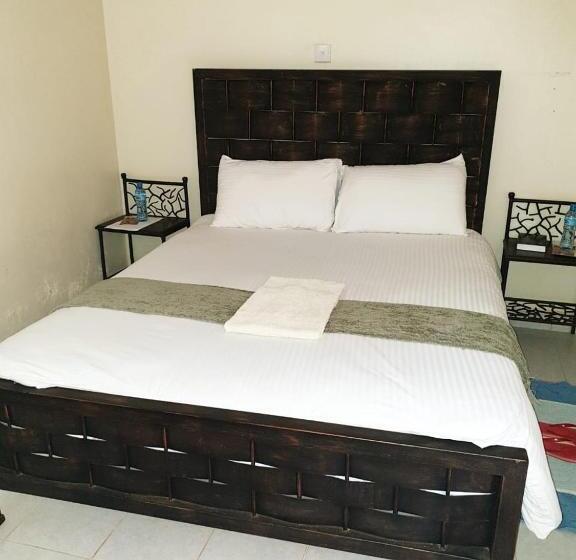 هتل Catch 22 Lounge & Lodge