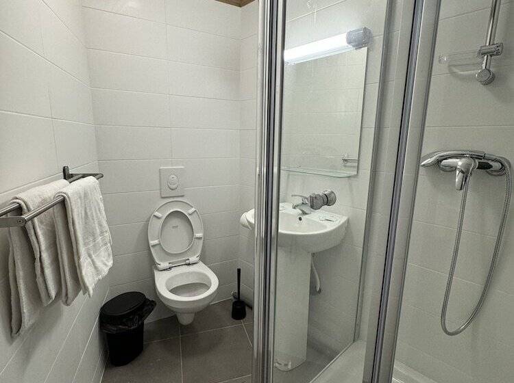 هتل Hôtel Royal Montreuil