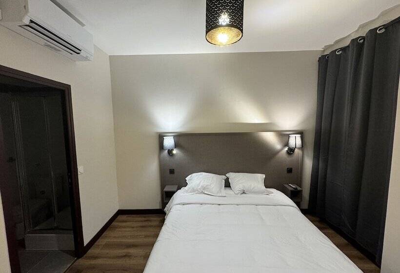 هتل Hôtel Royal Montreuil