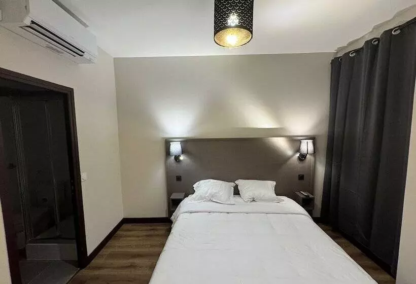 ホテル Hôtel Royal Montreuil