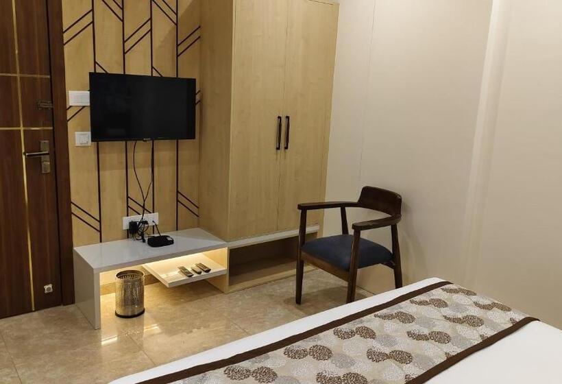 Отель Suvarnam Residency