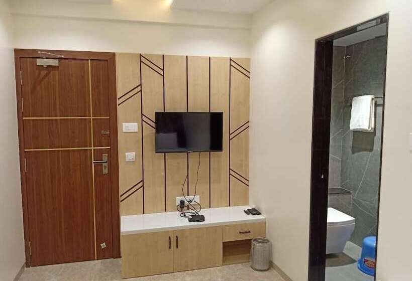 Отель Suvarnam Residency