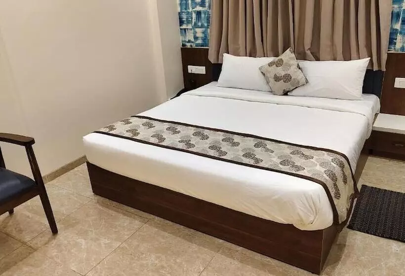 ホテル Suvarnam Residency