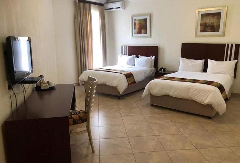 בית מלון כפרי Tiveka Game Lodge