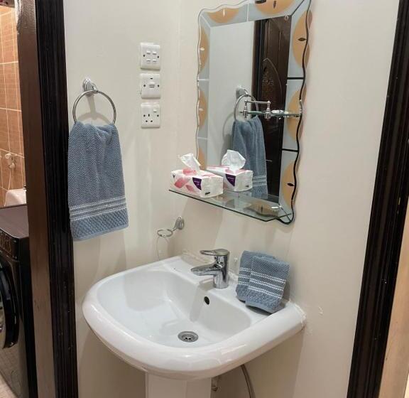 پانسیون ستوديو كبير غرفة و حمام بمكيف غسالة تلفاز واي فاي