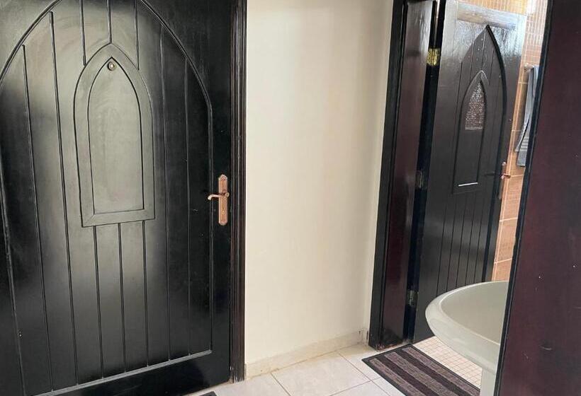 پانسیون ستوديو كبير غرفة و حمام بمكيف غسالة تلفاز واي فاي